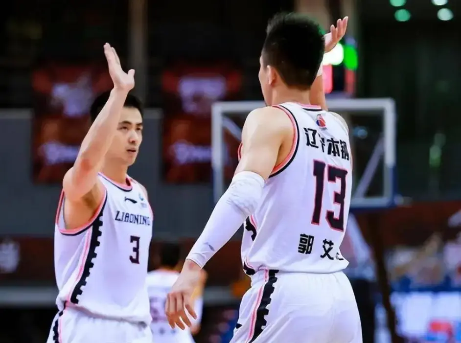 包含萨克拉门托国王内部会议纪要流出——今晨复出首秀，CBA季后赛使命明确，训练强度明显提升的词条